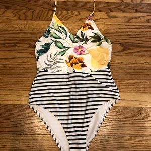 Cupshe Summer Breeze Halter One Piece Swimsuit
